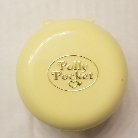 ALL pieces included!! - 1991 Polly Pocket diner case- Final price! - Picture 2 of 9